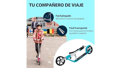 Patinete scooter sobre fondo blanco.