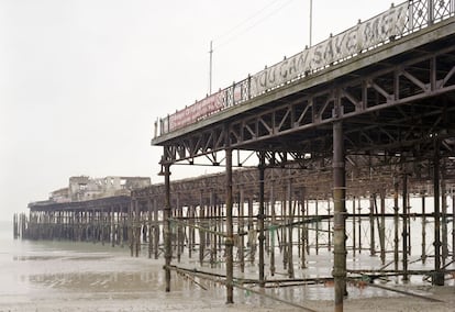 Hastings Pier fue rebautizado como el ‘Embarcadero de la Gente’ por la implicación de sus vecinos en su reconstrucción: sus habitantes recaudaron 600.000 libras (cerca de un millón de euros) para rehabilitarlo tras un incendio en 2010.