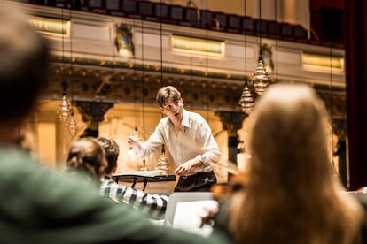 Mäkelä, en un ensayo con la Orquesta del Concertgebouw de Ámsterdam, en septiembre de 2024.