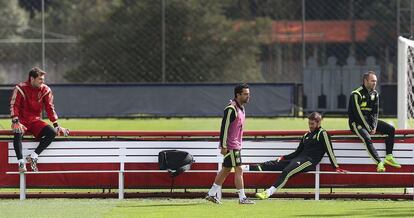 Casillas, Xavi, Sergio Ramos e Iniesta, antes del entrenamiento