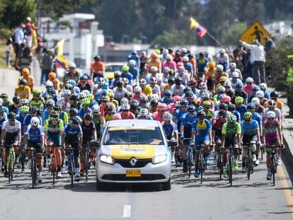 El pelotón del Tour Colombia, en Paipa, al comienzo de la quinta etapa.