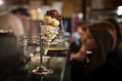 Un helado de Savoia, una de las heladerías más antiguas de la ciudad.