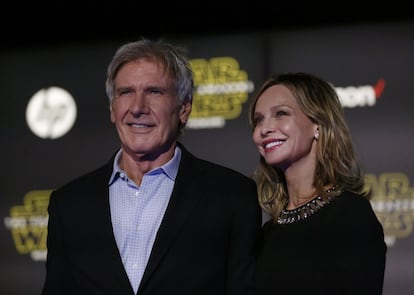 Harrison Ford y Calista Flockhart se casaron en junio de 2010 en Nuevo México, EEUU, después de ocho años de vida en común. El actor y la actriz sellaron oficialmente su compromiso en Santa Fe, en la casa del gobernador del estado, Bill Richardson, quién ejerció de maestro de ceremonias. 