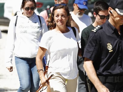 Dolores Fernández Ochoa, hermana de Blanca, durante las labores de búsqueda.