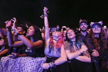 Asistentes del festival Mad Cool durante el concierto de Foo Fighters ayer, jueves 6 de julio.