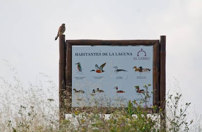 Cartel de la finca El Cerro.