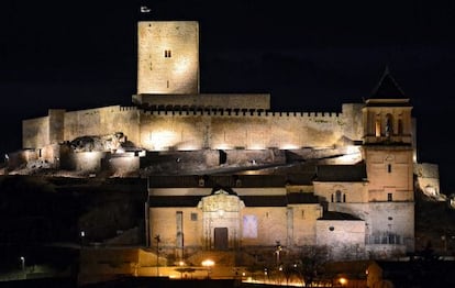 Alumbrado nocturno del Castillo Calatravo de Alcaudete.