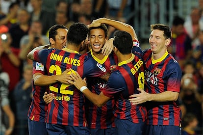 Los jugadores del Barça celebran el primer gol de Neymar en el partido de liga con la Real Sociedad, el 24 de septiembre de 2013.