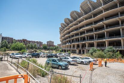 Las obras del Nou Mestalla, en la avenida Corts Valencianes de Valencia, paralizadas desde hace años.