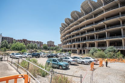 Las obras del Nou Mestalla, en la avenida Corts Valencianes de Valencia, paralizadas desde hace años.