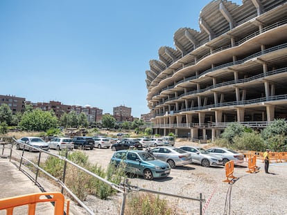 Las obras del Nou Mestalla, en la avenida Corts Valencianes de Valencia, paralizadas desde hace años.