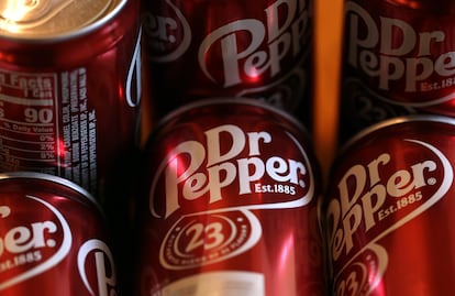 Imagen de archivo de bebidas Dr. Pepper.