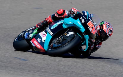 Fabio Quartararo rueda con su Yamaha en el circuito de Alcañiz.