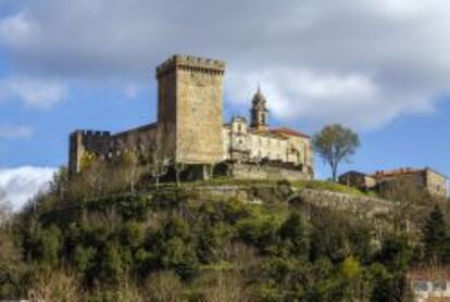 Antiguo monasterio de Santo Estevo de Rivasde Sil, hoy convertido en parador.