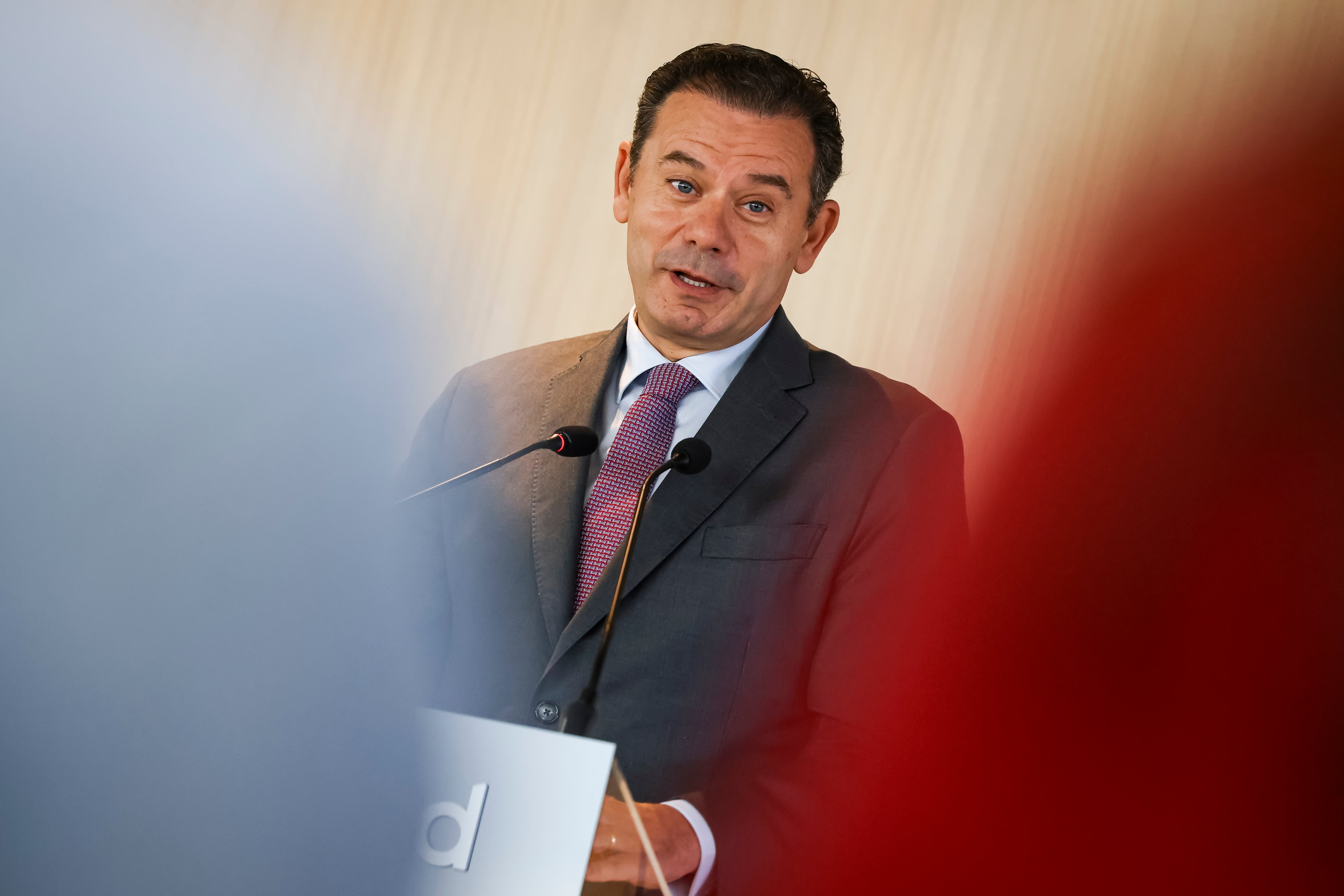 Portugal elimina el impuesto del 7% a la generación eléctrica que España mantiene