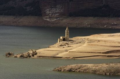 El pantà de Sau el 2008, l'any de la forta sequera.