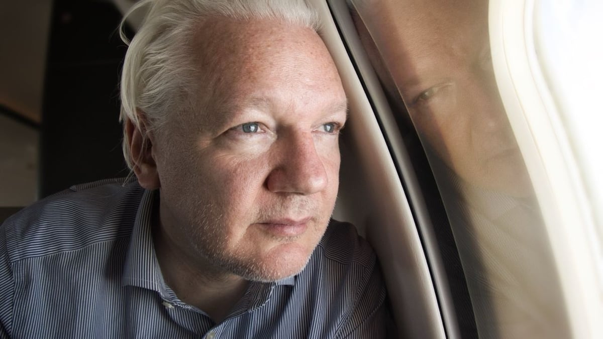 Australia awaits Julian Assange between official caution and relief on the streets