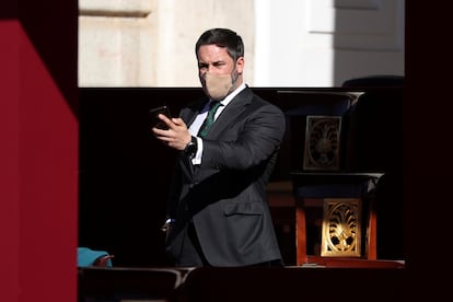 El líder de Vox, Santiago Abascal, durante el acto organizado con motivo del Día de la Fiesta Nacional, en Madrid este lunes.