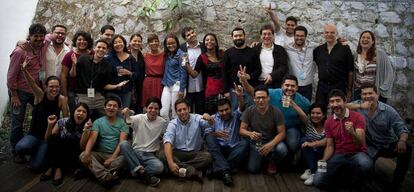 Equipo de El Faro junto a Jaime Abello, director de la FNPI, y María Teresa Ronderos y Martín Caparrós en mayo 2016.