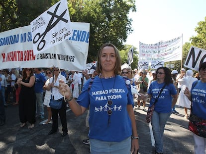 Toñi Ruiz, auxiliar de enfermería del hospital Infanta Sofía, en una protesta a finales de septiembre por la sanidad pública.