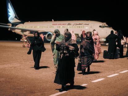 Sudanese, who had been stranded in Jeddah, Saudi Arabia, arrive at Port Sudan airport, on May 11, 2023.