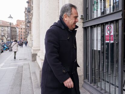 El diputado del PP en las Cortes de Castilla y León Pablo Trillo-Figueroa, a su llegada este martes a la Audiencia Provincial de Valladolid, donde ha declarado como testigo en el caso de 'La Perla Negra'.