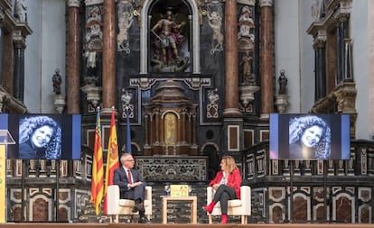 El ministro de Cultura, José Guirao, y la periodista Montserrat Domínguez, en el acto de homenaje a Carmen Alborch en la Biblioteca Valenciana.