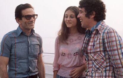 Pasolini i els actors Ninetto Davoli i Tessa Bouche durant la presentaci&oacute; d&#039;una de les seves pel&middot;l&iacute;cules a Cannes en 1974.