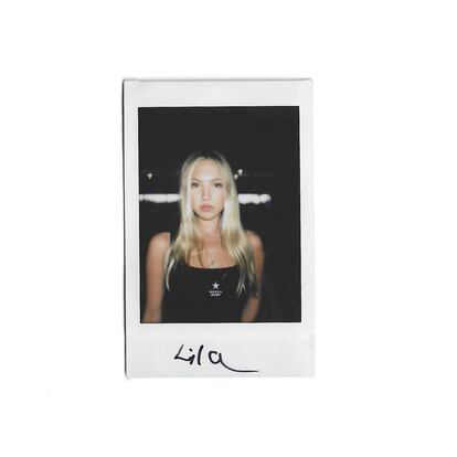 Una imagen de Polaroid de Lila Moss en la fiesta de Guess.