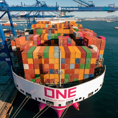 APBA
20/3/2024
Un barco con contenedores en el puerto de Algeciras.
Europa Press