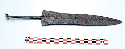 Dagger no. B30-002/4 found in La Carada (Spain), from the Ricardo Marsal Collection.