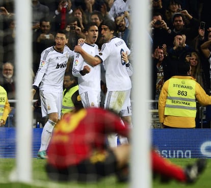 Raphael Varane celebra el empate.