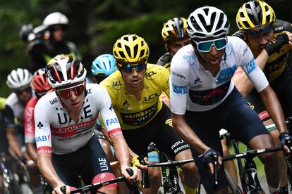 Tadej Pogacar, Primoz Roglic y Egan Bernal durante la decimotercera etapa del Tour de Francia este viernes 11 de septiembre