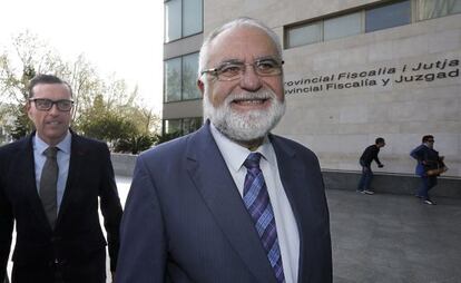 El presidente de las Cortes Valencianas, Juan Cotino, antes de declarar en la Ciudad de la Justicia de Valencia. 