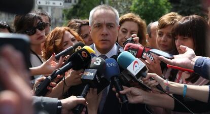 Pere Navarro, en el exterior del Congreso de los Diputados.