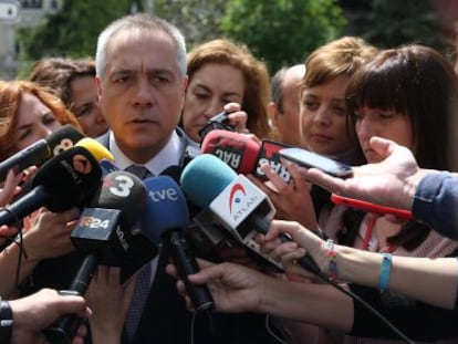 Pere Navarro, en el exterior del Congreso de los Diputados.