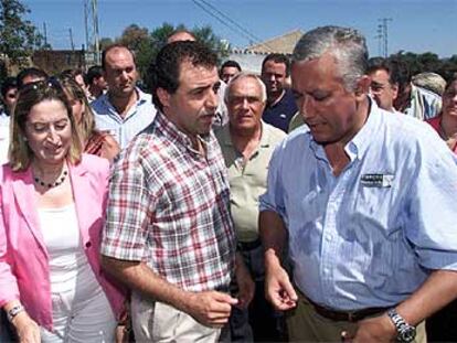 Ana Pastor, Juan Jesús Bermejo y Javier Arenas, ayer en Berrocal.