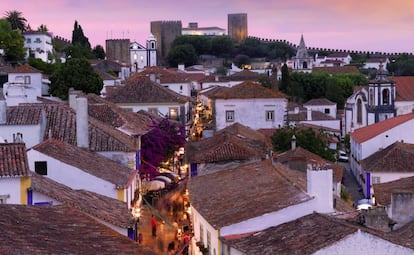 Panorámica del pueblo medieval de Obidos, en Portugal.