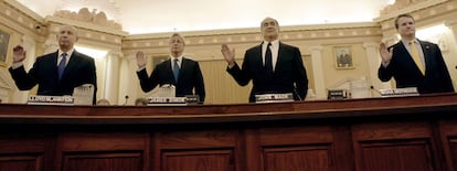 De izquierda a derecha Lloyd Blankfein (Goldman Sachs), James Dimon (JP Morgan), John Mack (Morgan Stanley) y Brian Moynihan (Bank of America), durante una comparecencia ante el Congreso de EE UU.