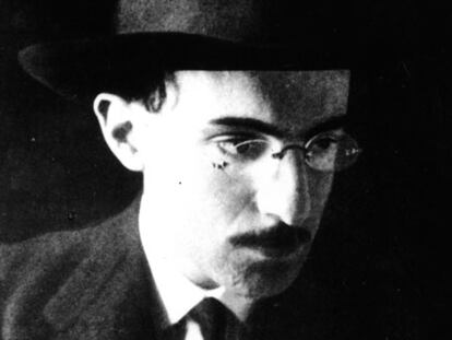 Retrato fotográfico de juventud de Fernando Pessoa.