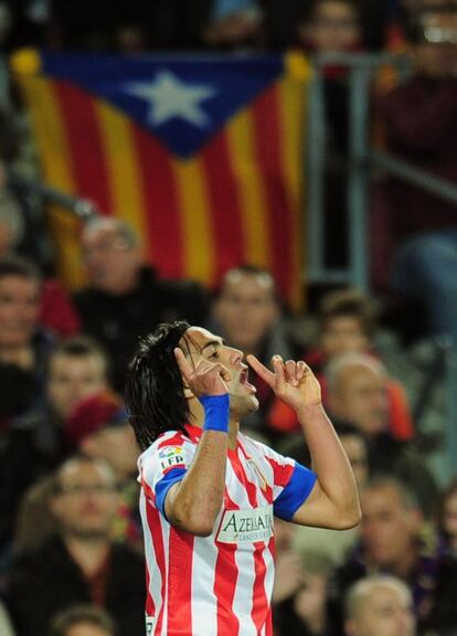 Falcao celebra su gol en el camp nou, el cero a uno.