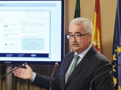 Manuel Jim&eacute;nez Barrios, durante la presentaci&oacute;n del Portal de la Transparencia.