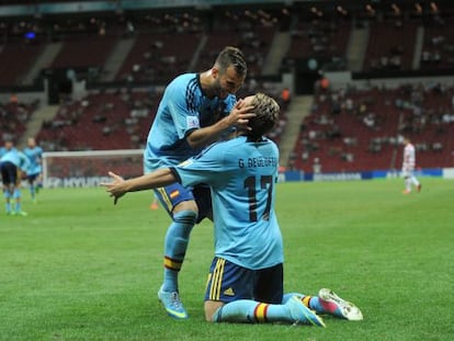 Deulofeu celebra con Jesé uno de los goles 