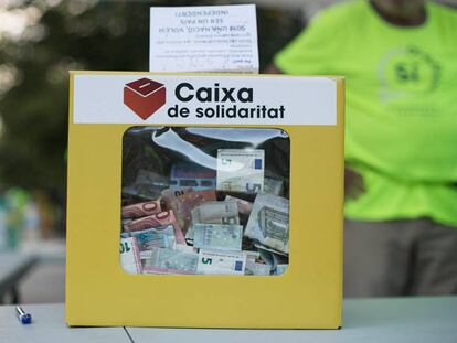 Caixa de solidaritat per recollir diners per als condemnats pel 9-N, dilluns a Barcelona.
