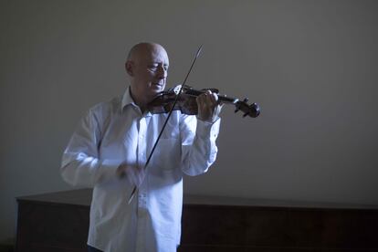 Emilio Moreno, violinista y profesor de violín y viola históricos en el Departamento de Música Antigua de la ESMUC.