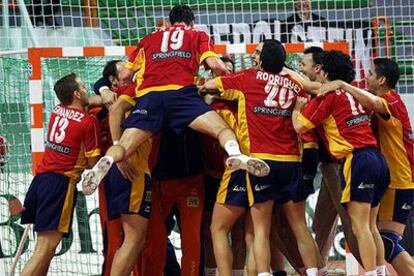 Los jugadores españoles celebran su triunfo frente a Noruega.