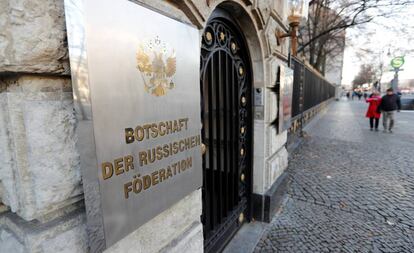 La embajada rusa en Berlín, este miércoles después de que Alemania expulsara a dos diplomáticos rusos.