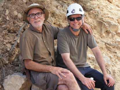 Eudald Carbonell y Rolf Quam, en el yacimiento de Atapuerca.