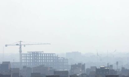 Imagen de Teher&aacute;n bajo una nube de contaminaci&oacute;n el 17 de diciembre.