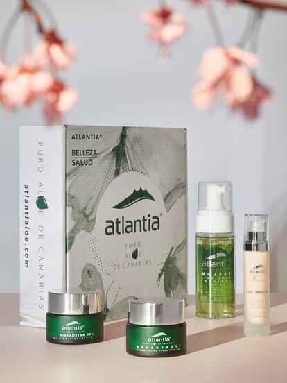 El pack Piel Perfecta de Atlantia (62,70 €) cuenta con cuatro cosméticos imprescindibles, a base de aloe vera, para mantener toda su belleza: la Mousse limpiadora (que viene de regalo), las cremas HydraDetox SPF15 y Regnerage y el contorno de ojos Eye Perfect.